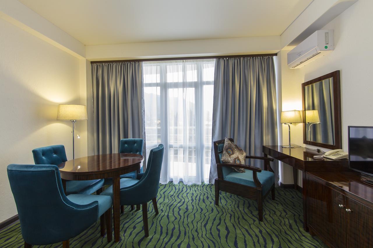 Sunrise Garden Hotel 3* Gagra Exterior foto