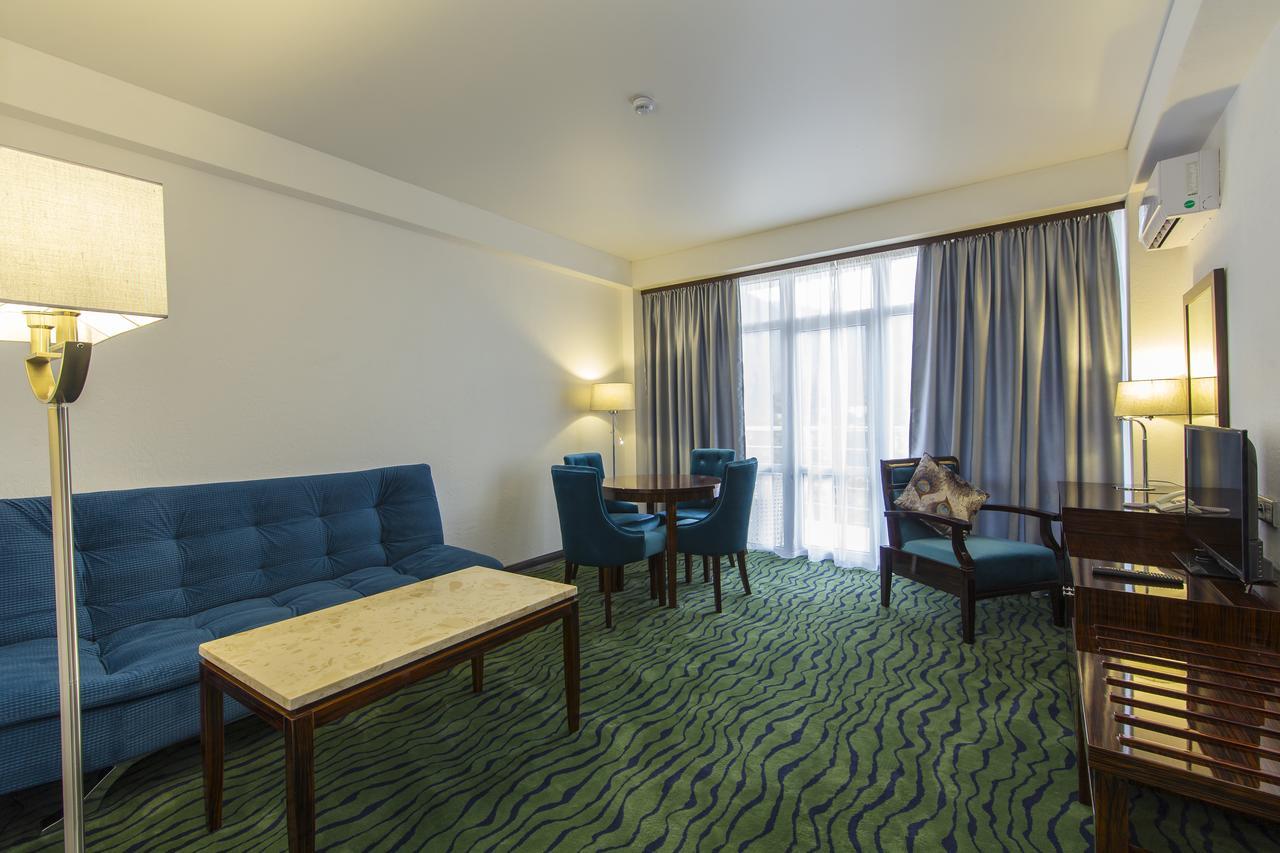Sunrise Garden Hotel 3* Gagra Exterior foto