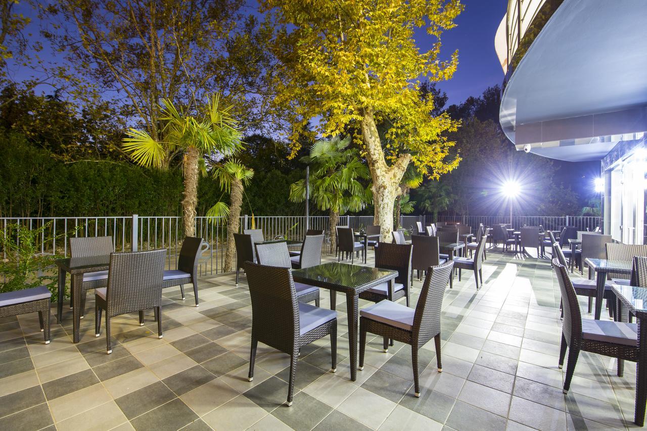 Sunrise Garden Hotel 3* Gagra Exterior foto