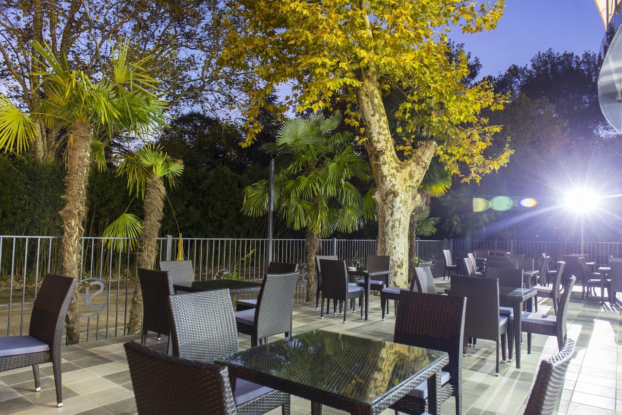 Sunrise Garden Hotel 3* Gagra Exterior foto