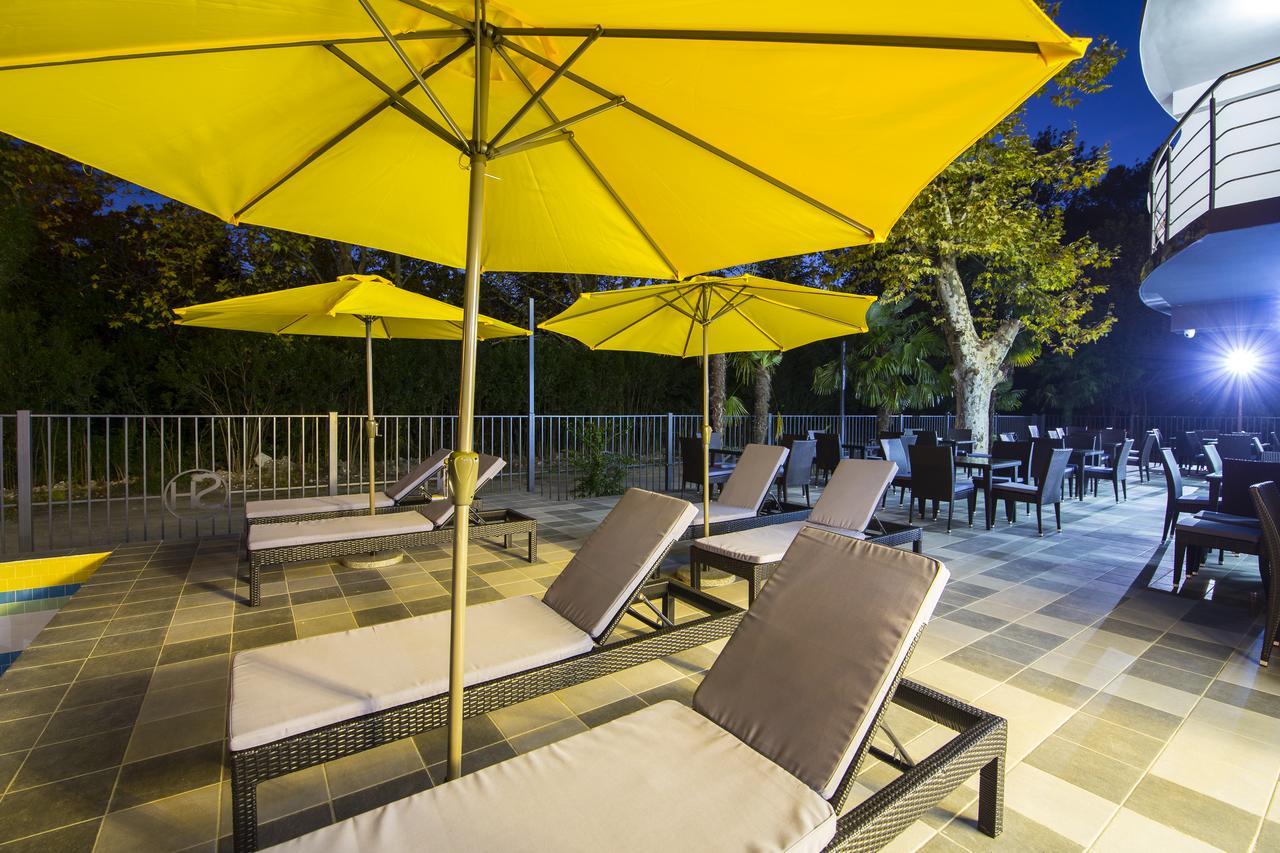 Sunrise Garden Hotel 3* Gagra Exterior foto