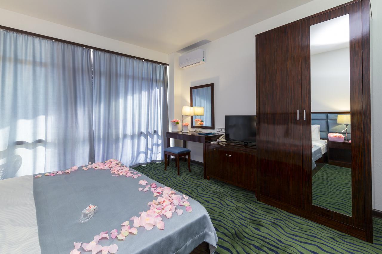 Sunrise Garden Hotel 3* Gagra Exterior foto