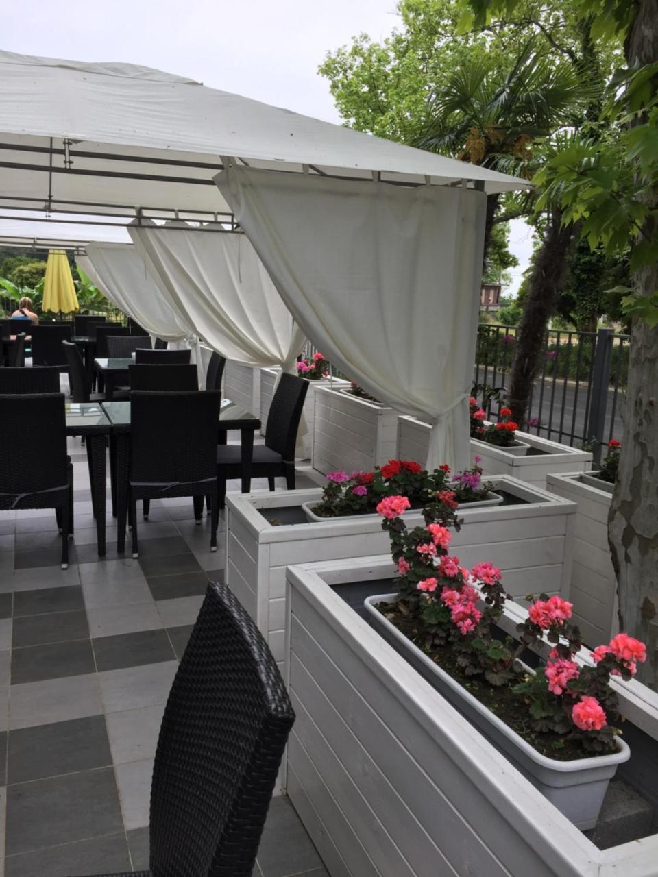 Sunrise Garden Hotel 3* Gagra Exterior foto