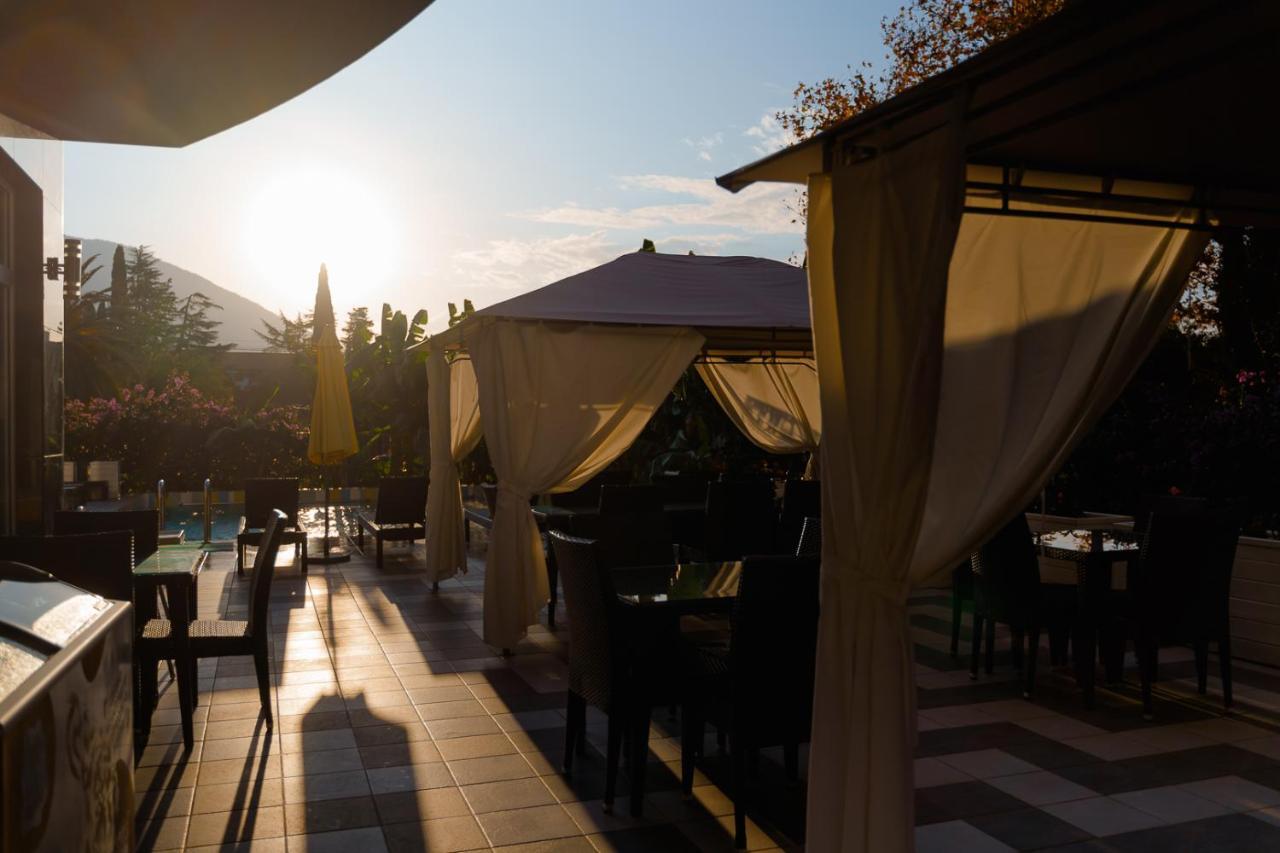 Sunrise Garden Hotel 3* Gagra Exterior foto